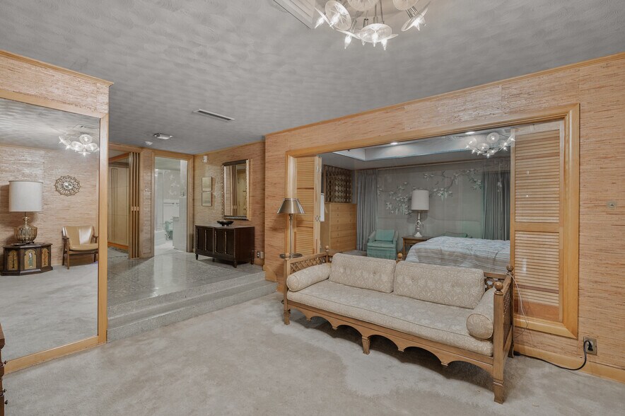 More Photos Of 531 W Main St, Denison Office For Sale