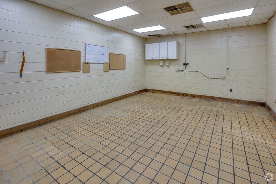 More Photos Of 1070 E Main St, Lake City Industrial For Lease
