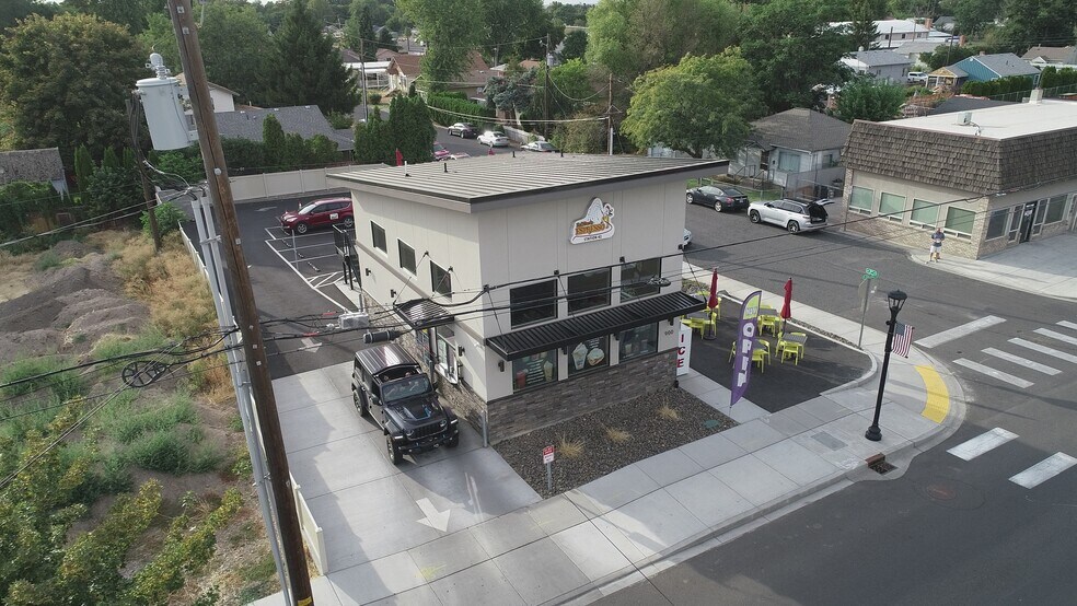 Primary Photo Of 900 S College Ave, College Place Freestanding For Sale