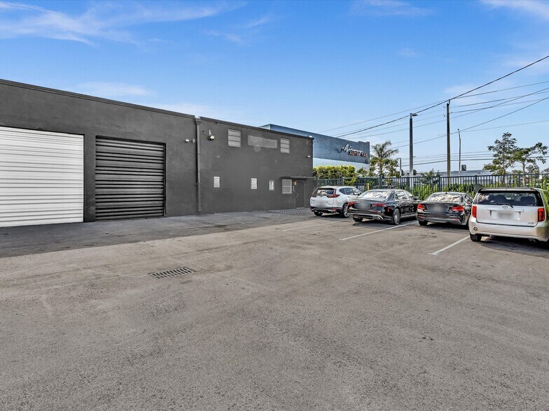 More Photos Of 7880-7882 NW 56th St, Miami Warehouse For Lease