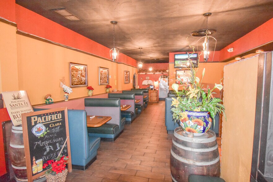 More Photos Of 811-825 S 3rd St, Renton Storefront Retail Office For Lease