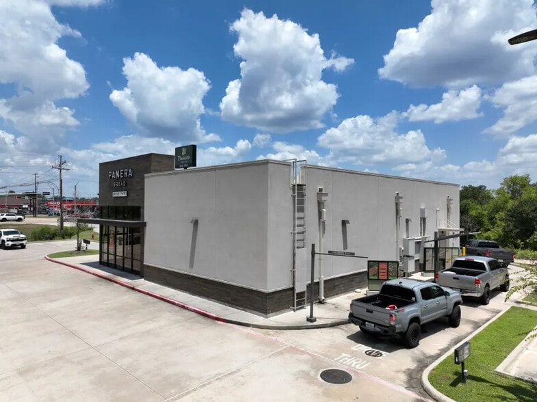 More Photos Of 15607 Highway 105 W, Montgomery Restaurant For Lease