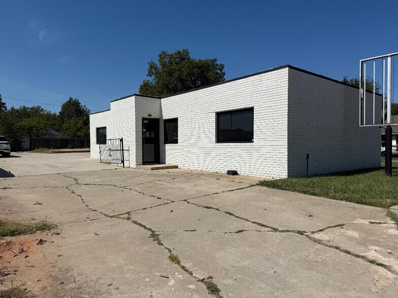 More Photos Of 210 N Flood Ave, Norman Office For Lease