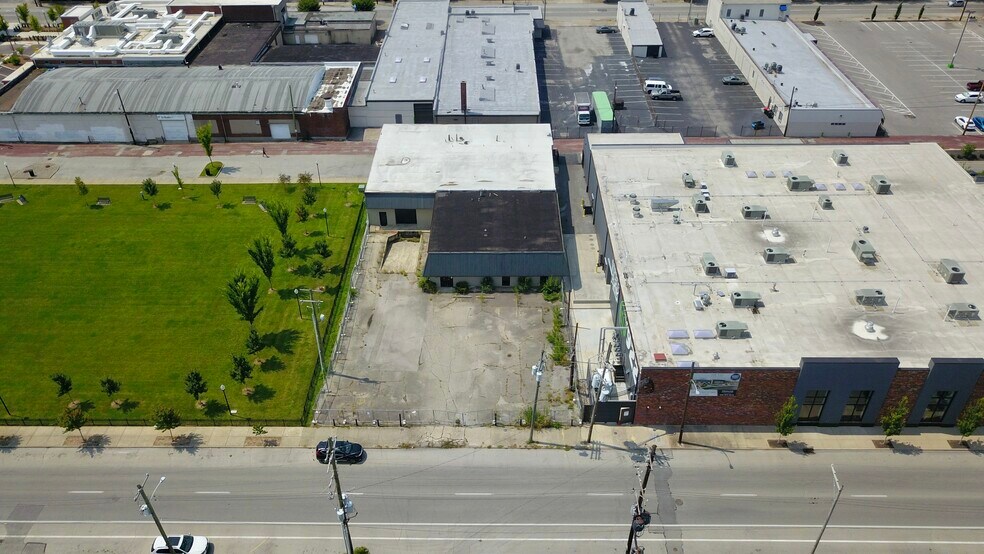 More Photos Of 942 S 2nd St, Louisville Light Distribution For Sale