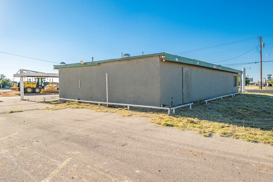 More Photos Of 216 E MLK Jr St, Odessa General Retail For Sale