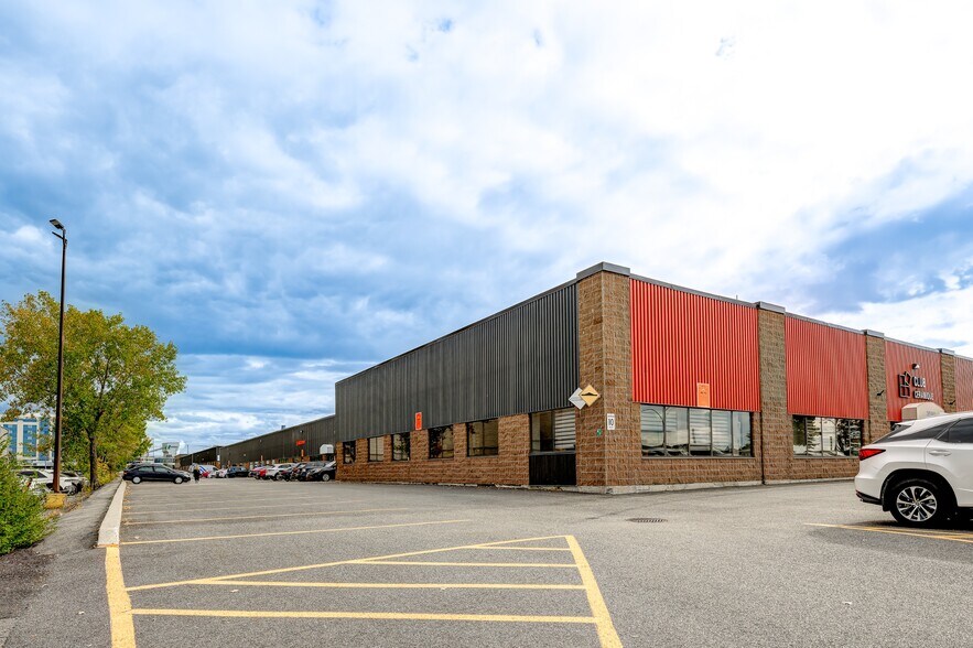 More Photos Of 3540-3600 St Griffith, Montréal Warehouse For Lease