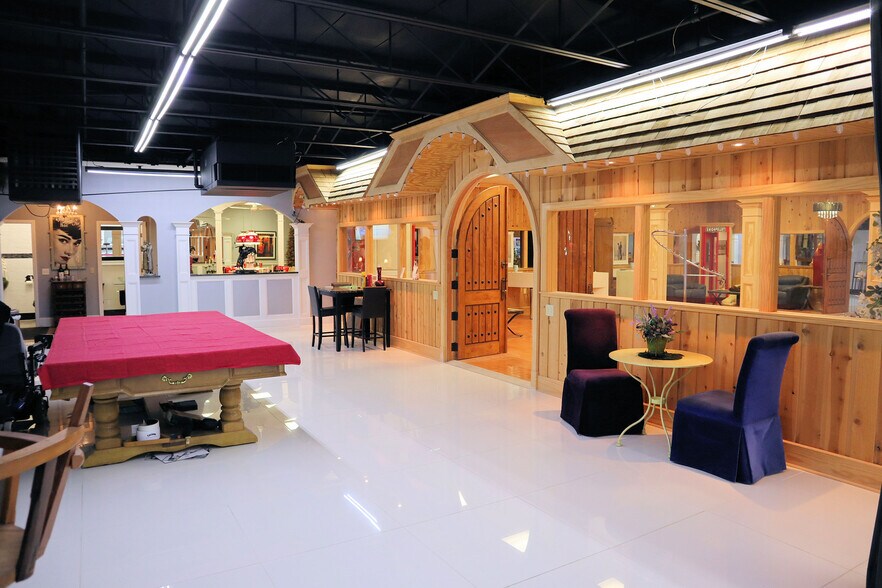 More Photos Of 395 S Ocoee St, Cleveland Showroom For Sale