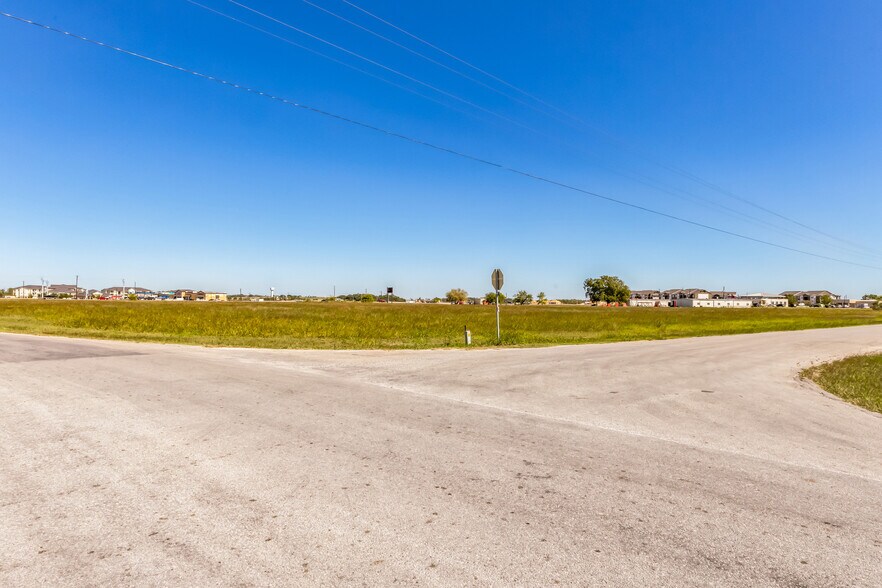 More Photos Of 2100 San Antonio Street, Lockhart Land For Sale