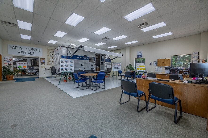 More Photos Of 18256 Campground Rd, Phillipsburg Auto Dealership For Sale