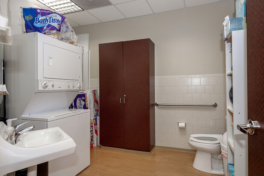 More Photos Of 114 Vision Park Blvd, Shenandoah Office For Sale