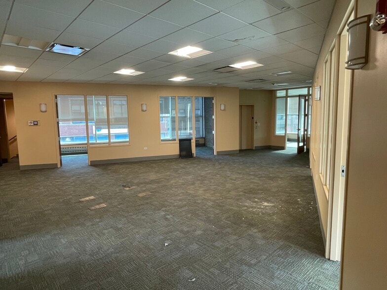 More Photos Of 1640 W Fullerton Ave, Chicago Bank For Lease