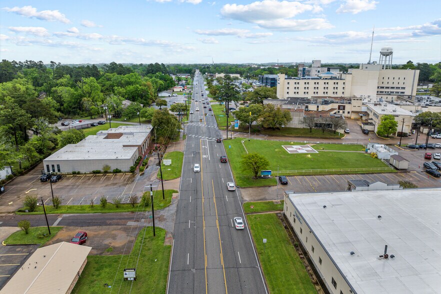 More Photos Of 1306 W Frank Ave, Lufkin Medical For Sale