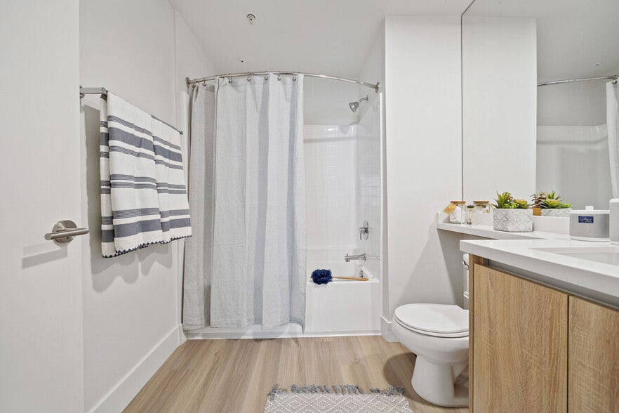 More Photos Of 11049 Magnolia Blvd, North Hollywood Apartments For Lease