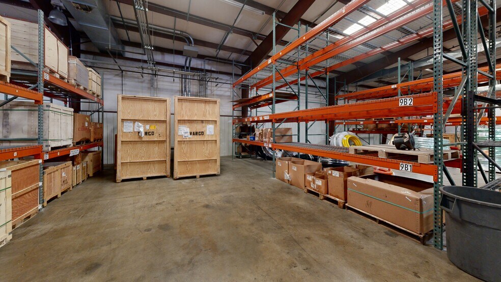 More Photos Of 551 N 13th St, Rogers Warehouse For Lease