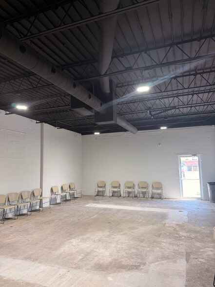More Photos Of 11 S Western Ave, Oklahoma City Service For Lease