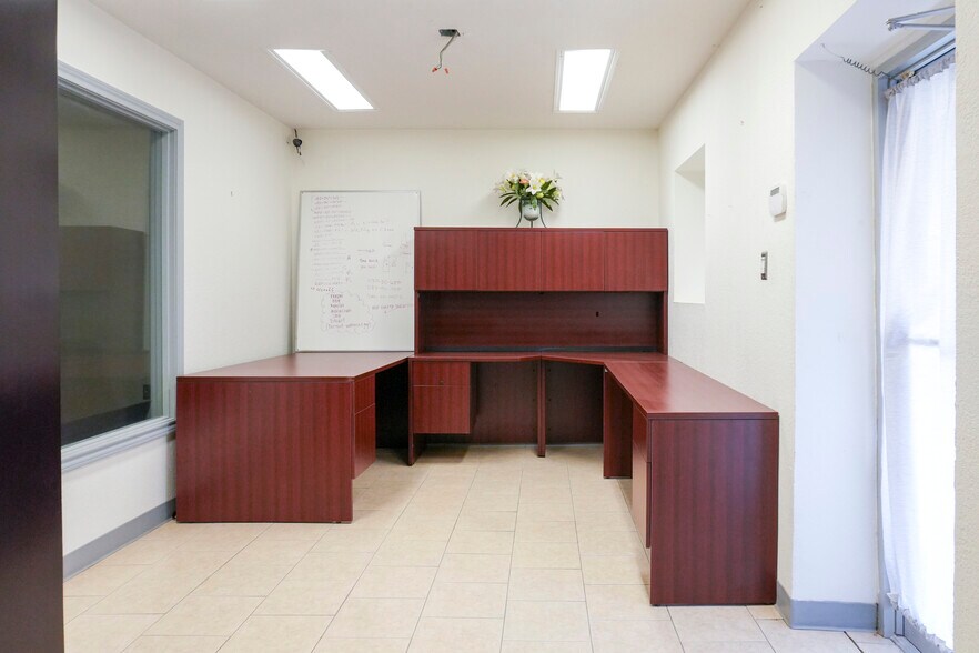 More Photos Of 605 Omaha Dr, Corpus Christi Office For Sale