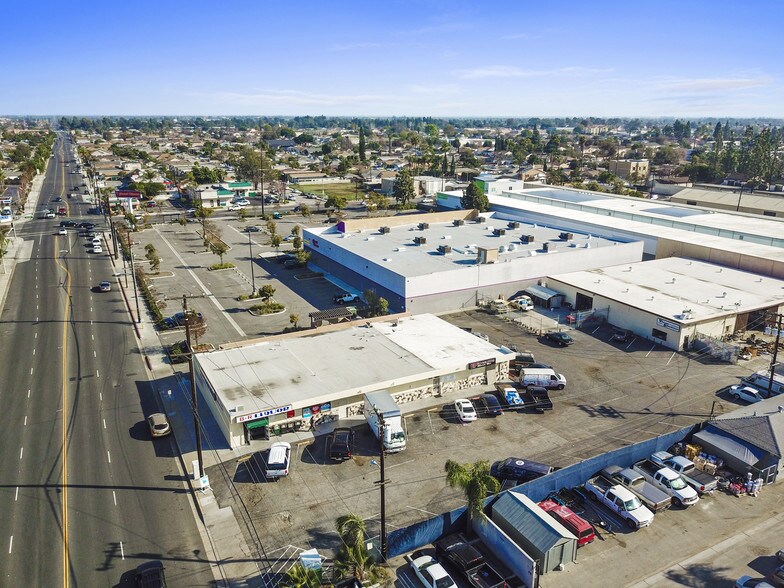 More Photos Of 12112-12122 Centralia Rd, Hawaiian Gardens Freestanding For Lease