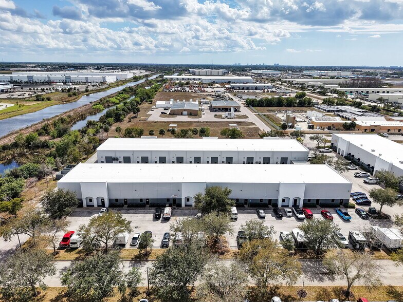 More Photos Of 8821 Business Park Dr, Fort Myers Warehouse For Sale