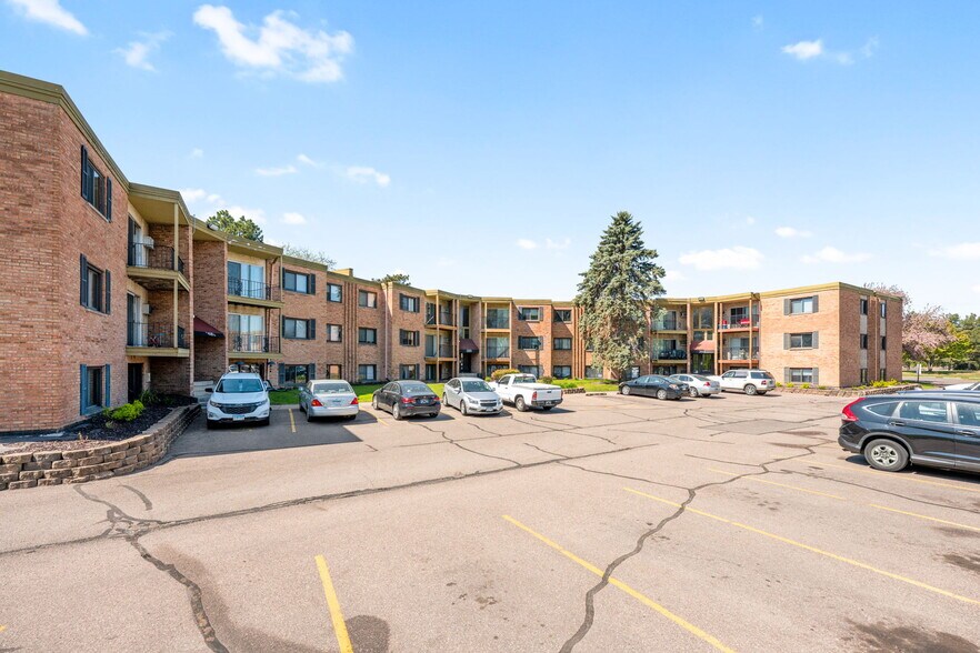More Photos Of 371 Old Highway 8 SW, New Brighton Apartments For Sale