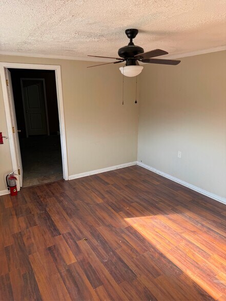 More Photos Of 6842 Satchelford Rd, Columbia Warehouse For Lease