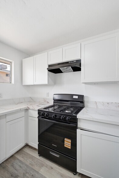 More Photos Of 1012 Hale Ave, Corcoran Office Residential For Sale