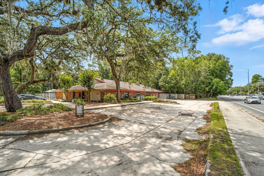 More Photos Of 4310 Barkoskie Rd, Jacksonville Daycare Center For Sale