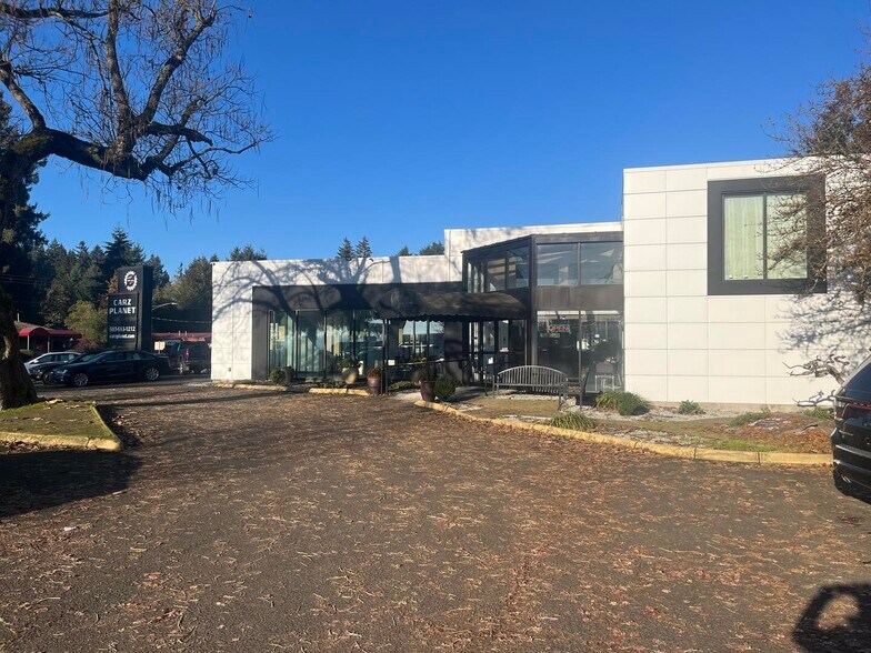 More Photos Of 19120 SE Mcloughlin Blvd, Portland Auto Dealership For Lease