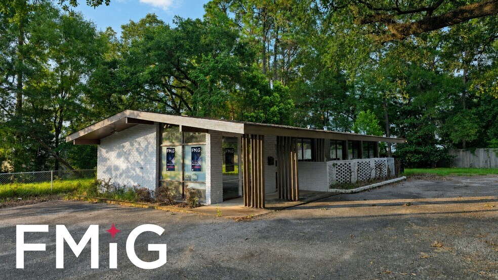 Primary Photo Of 515 Azalea Rd, Mobile Medical For Sale