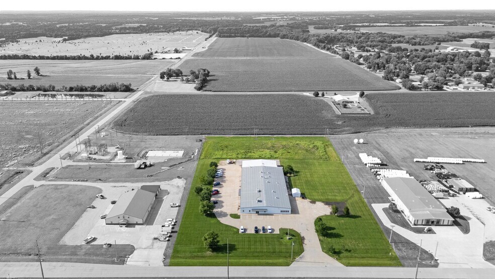 More Photos Of 900 W Miller Rd, Iola Manufacturing For Sale