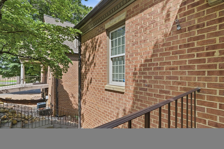 More Photos Of 9724 Kingston Pike, Knoxville Loft Creative Space For Sale