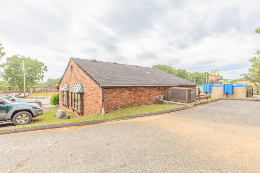 More Photos Of 4135 Hixson Pike, Chattanooga Office For Sale