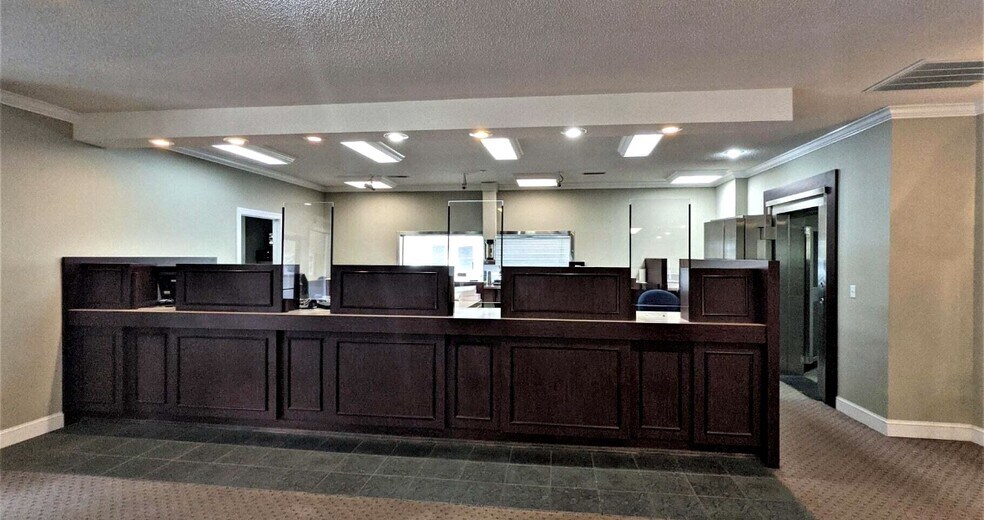 More Photos Of 941 US-25W Hwy, Williamsburg Bank For Sale