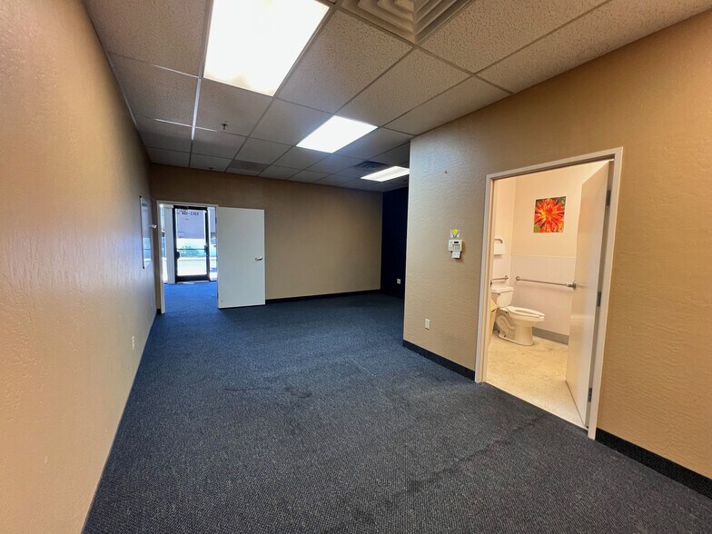More Photos Of 8263 W Thunderbird Rd, Peoria Office For Lease