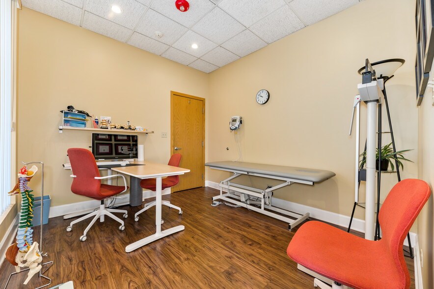 More Photos Of 900-908 Waukegan Rd, Glenview Medical For Lease