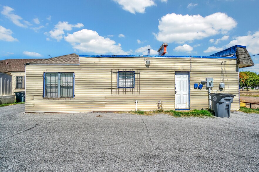 More Photos Of 1222 NW Cache Rd, Lawton Office For Sale