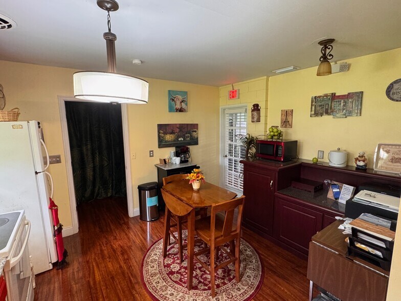 More Photos Of 6521 Main St, New Port Richey Office For Sale