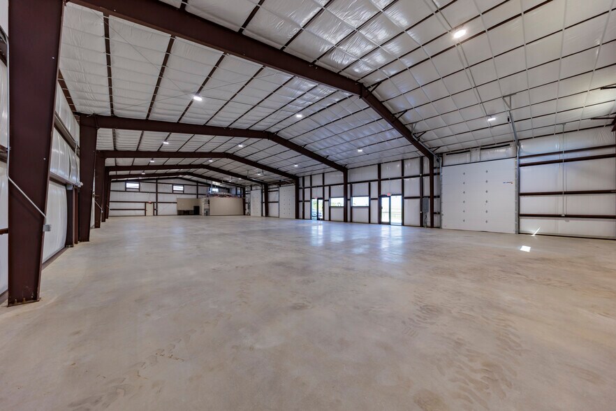 More Photos Of 6451 Silver Saddle Rd, Fort Worth Warehouse For Lease