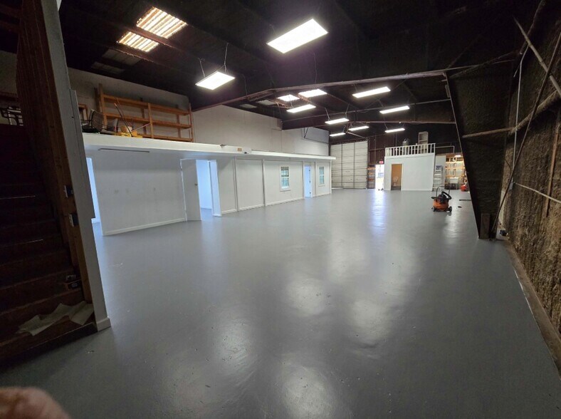 More Photos Of 600 Magellan St, Gretna Warehouse For Lease