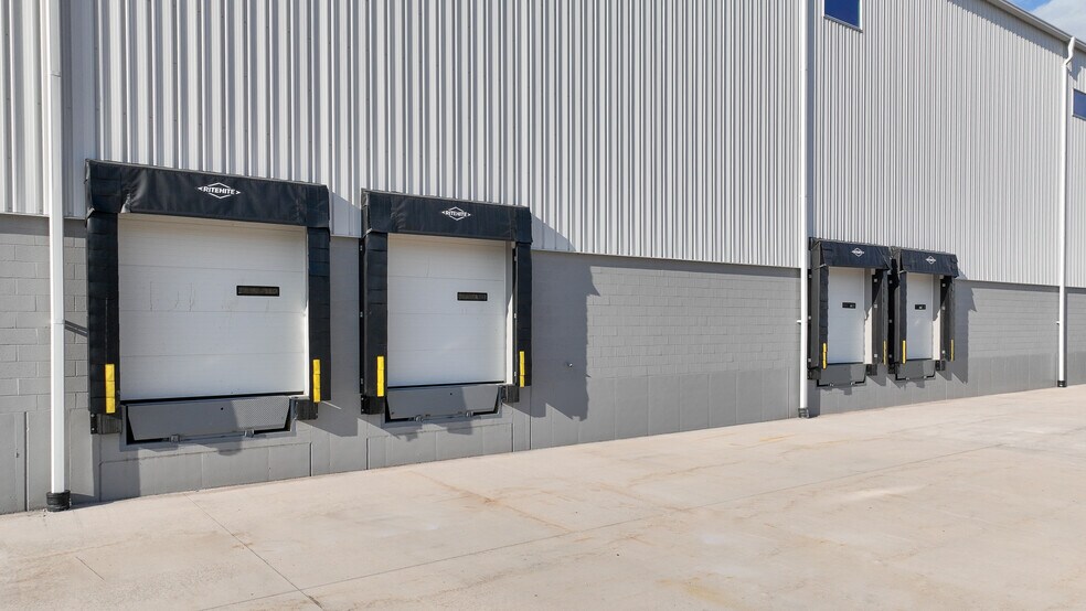 More Photos Of 137-147 Commonwealth Dr, Jenkins Distribution For Lease