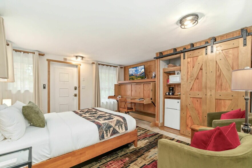 More Photos Of 4980 Highway 73, Evergreen Hotel For Sale