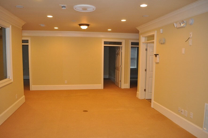 More Photos Of 4330 S Lee St, Buford Medical For Lease