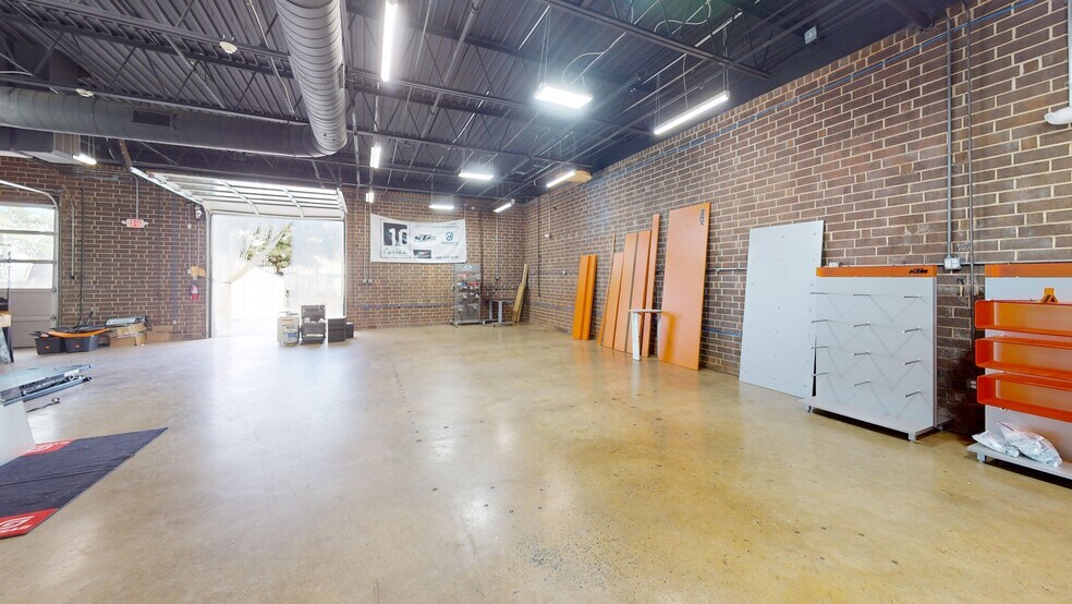 More Photos Of 10501 Monroe Rd, Matthews Storefront For Sale