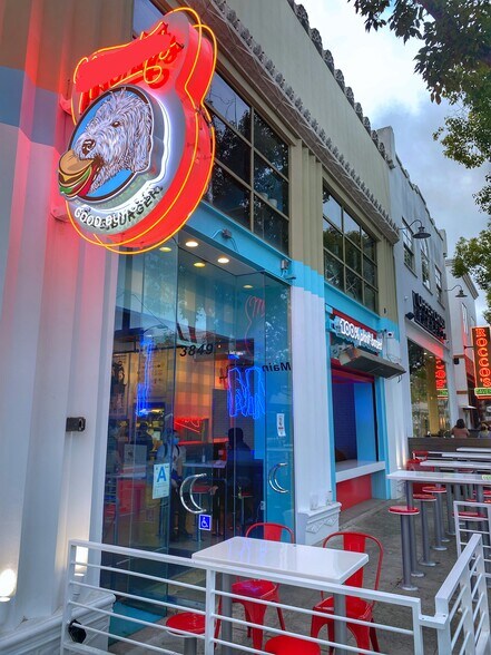 More Photos Of 3847 Main St, Culver City Storefront Retail Office For Lease