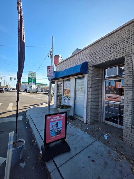More Photos Of 5209 Glenway Ave, Cincinnati Freestanding For Sale