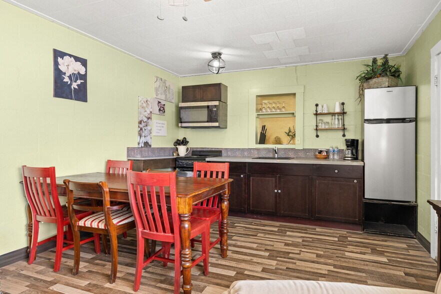More Photos Of 702 W Wallace St, San Saba Hotel For Sale