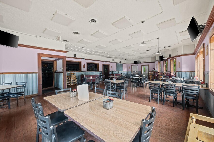 More Photos Of 15212 N Red Bud Trl, Buchanan General Retail For Sale