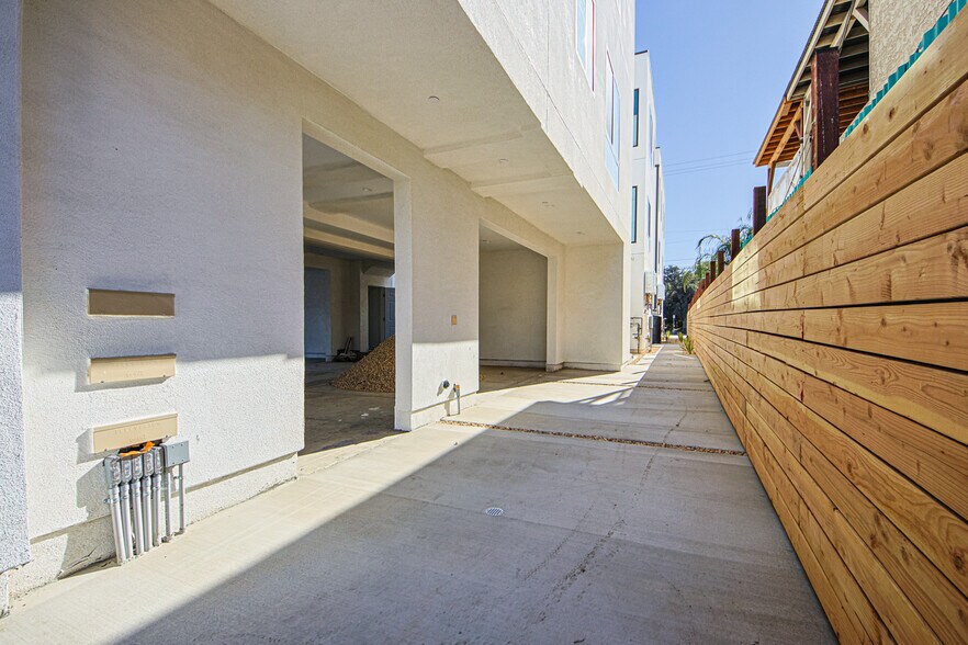 More Photos Of 6401 Odessa Ave, Lake Balboa Multifamily For Sale