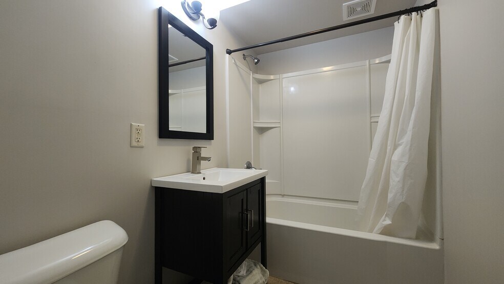 More Photos Of 958 College Ave, Harrisonburg Apartments For Sale