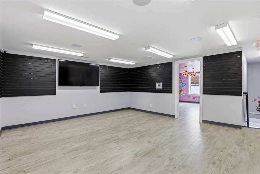 More Photos Of 108 S Pine St, Princeton Storefront Retail Office For Sale