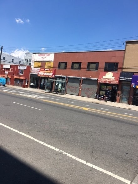 More Photos Of 2415 E Tremont Ave, Bronx General Retail For Lease